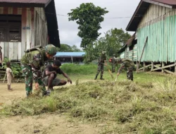 Peduli Sosial Satgas Yonif 521/DY Hadir Dalam Pembersihan Lingkungan di Kampung Muaranawa* 