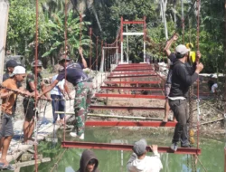 Pemasangan Rangka Lantai Dimulai, Progres Jembatan Perintis Garuda Terus Dikebut