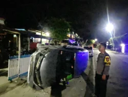 Minibus Hantam Dua Rumah Warga di Majene, Satlantas Polres Majene Sigap Amankan Lokasi Kejadian