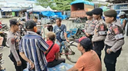 Patroli Jalan Kaki, Samapta Polres Majene Sasar Pusat Keramaian dan Sampaikan Imbauan Kamtibmas