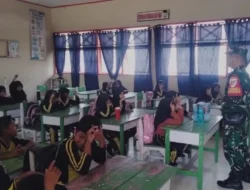 Babinsa Masuk Kelas, Tanamkan Wawasan Kebangsaan kepada Siswa di Wonomulyo