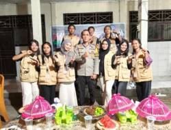 Hangatkan Kebersamaan, Bhabinkamtibmas Polsek Banggae Hadiri Ramah Tamah KKN Universitas Tomakaka di Buttu Samang