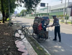 Jumat Berkah, Ditlantas Polda Sulbar Kembali Hadir di Tengah Masyarakat Berbagi Makanan Gratis