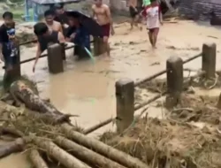 Air Mata dan Lumpur Menyelimuti Desa Hahangan Usai Diterjang Banji
