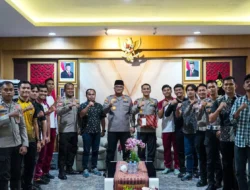 Lepas Tim Sepak Bola Bhayangkara, Kapolda Sulbar: Utamakan Sportivitas, Jaga Nama Baik di Ajang Kapolda CUP Sulsel