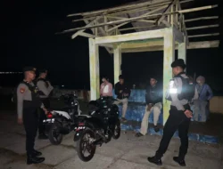 Patroli Malam Polres Majene Hadirkan Rasa Aman, Personel Samapta Sapa Warga di Taman Kota dan Pantai Barane