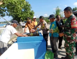 Bhabinkamtibmas Polsek Banggae Bersama Warga Gelar Penanaman Pohon, Wujudkan Lingkungan Hijau dan Asri