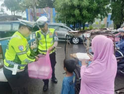Jumat Berkah, Ditlantas Polda Sulbar Berbagi Makanan Gratis, Wujud Kepedulian Untuk Masyarakat