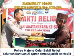 Sambut Hari Bhayangkara ke-80, Polres Majene Gelar Bakti Religi dan Salurkan Bantuan Al-Quran serta Sajadah ke Masjid