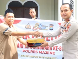Wakapolres Majene Pimpin Kegiatan Bakti Religi di Masjid Al Fadil, Salurkan Bantuan Al-Quran dan Sajadah, Sambut Hari Bhayangkara ke-80