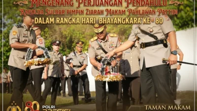 Mengenang Perjuangan Pendahulu, Kapolda Sulbar Pimpin Ziara Makam Pahlawan Pattidi dalam Rangka Hari Bhayangkara ke‑80