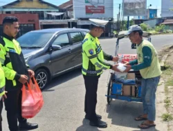 Polantas Karib: Berburu Berkah Jumat, Tebar Senyum Lewat Berbagi Makanan Gratis