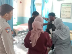 Tiga Orang Terluka Pada Kecelakaan di Jalur Trans Sulawesi Dusun Rawang, Personel Polsek Pamboang Bantu Evakuasi Korban