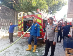 Polsek Pamboang Bergerak Cepat Padamkan Kebakaran Lahan, Bersama Warga Berjibaku Cegah Api Meluas
