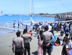 Puluhan Personel Polres Majene Siaga Amankan Festival Sandeq Teluk Mandar (FSTM) 2025