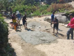 Jumat Bersih di Desa Ulusalu Indah, Warga Kompak Gotong Royong Jaga Kebersihan Lingkungan