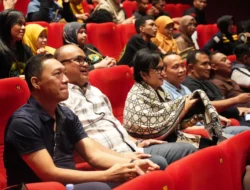 Nobar Film Autopsy Dead Body Can Talk, Kapolda Sulbar Bersama Warga Mamuju, Belajar Mengungkap Kebenaran dari Bukti yang Tak Bersuara