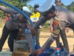 Krisis Air di Saluleang, Polantas Polda Sulbar Salurkan 10.000 Liter Air Bersih Sebagai Makna Pengabdian HUT Lantas ke-71