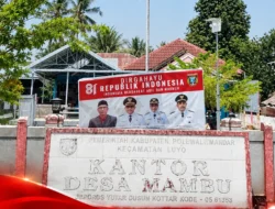 Bendera Merah Putih Diduga Robek Berkibar di Kantor Desa Mambu, Jadi Perhatian Warga