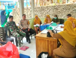 Bhabinkamtibmas Polsek Banggae Dampingi Posyandu SALAMA, Dukung Upaya Cegah Stunting di Baruga Dhua