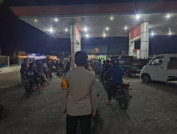 Patroli Malam Polsek Malunda di SPBU, Pastikan Pengisian BBM Berjalan Lancar