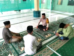 Perkuat Silaturahmi Lewat Shalat Dhuha, Bhabinkamtibmas Polsek Banggae Serap Aspirasi Warga