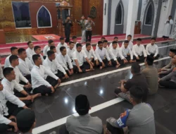 Jangan Gadaikan Masa Depan demi Keinginan Sesaat! Lewat Subuh Keliling, Kabidpropam dan Kabidkum Polda Sulbar Ingatkan Bintara Remaja Bahaya Judol dan Pinjol