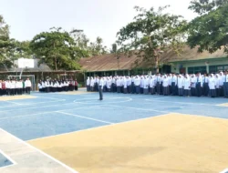 Polisi Go To School, Kasat Binmas Polres Majene Ajak Pelajar MAN 1 Majene Jauhi Narkoba dan Kenakalan Remaja