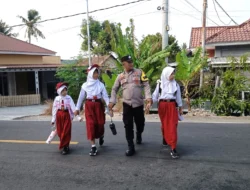 Commander Wish Pagi, Polsek Pamboang Hadir Di Jalan Pastikan Aktivitas Warga Berjalan Aman