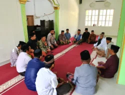 Masjid Jadi Ruang Dialog, Sambang Keagamaan Bhabinkamtibmas Polsek Pamboang Serap Aspirasi Masyarakat