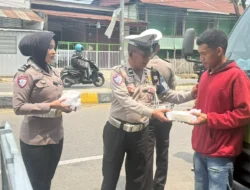 Sempat Kaget Dikira Razia, Sopir Lintas Daerah Penuh Senyuman Dapat Paket Makan Gratis dari Polantas Sulbar