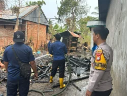 Satu Rumah Ludes Terbakar, Polsek Banggae Bersama Damkar Respons Cepat Kebakaran Rumah di Pangale