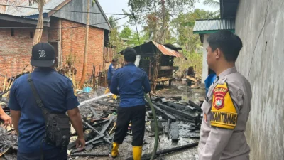 Satu Rumah Ludes Terbakar, Polsek Banggae Bersama Damkar Respons Cepat Kebakaran Rumah di Pangale