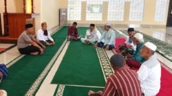 Kapolsek Banggae Duduk Bersama Jemaah, Aspirasi Penerangan Jalan Tunda Disampaikan